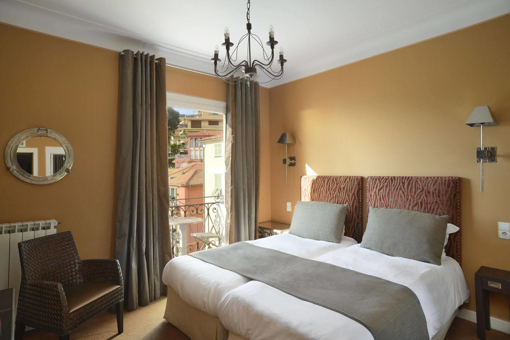 Welcome Hotel Вильфранш-сюр-Мер Экстерьер фото